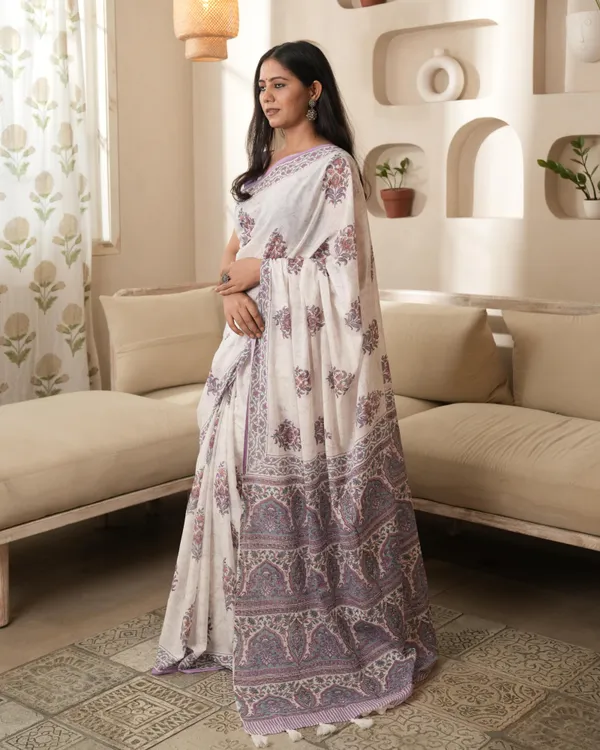 White_Cotton_Butta_Hblock_Print_Mul_Saree_With_Tassels_For_Women